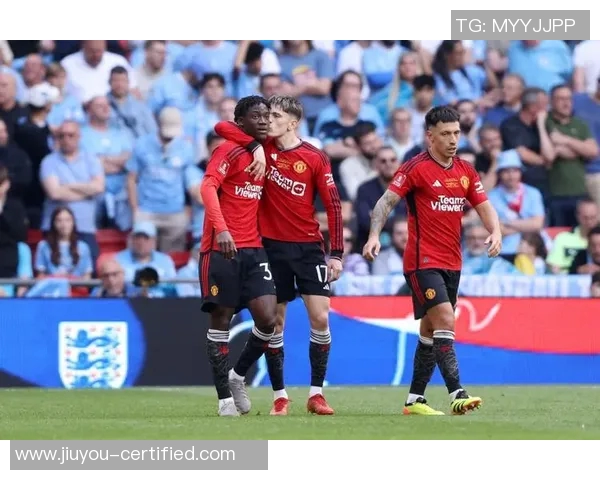 足总杯曼联大胜本菲卡红牌事件引发全场热议与数据分析