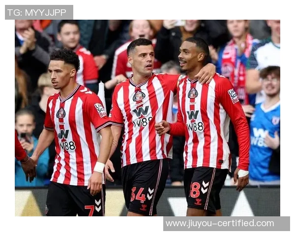 英超激战：尤文图斯狂胜多特蒙德神扑时刻引发全场热潮